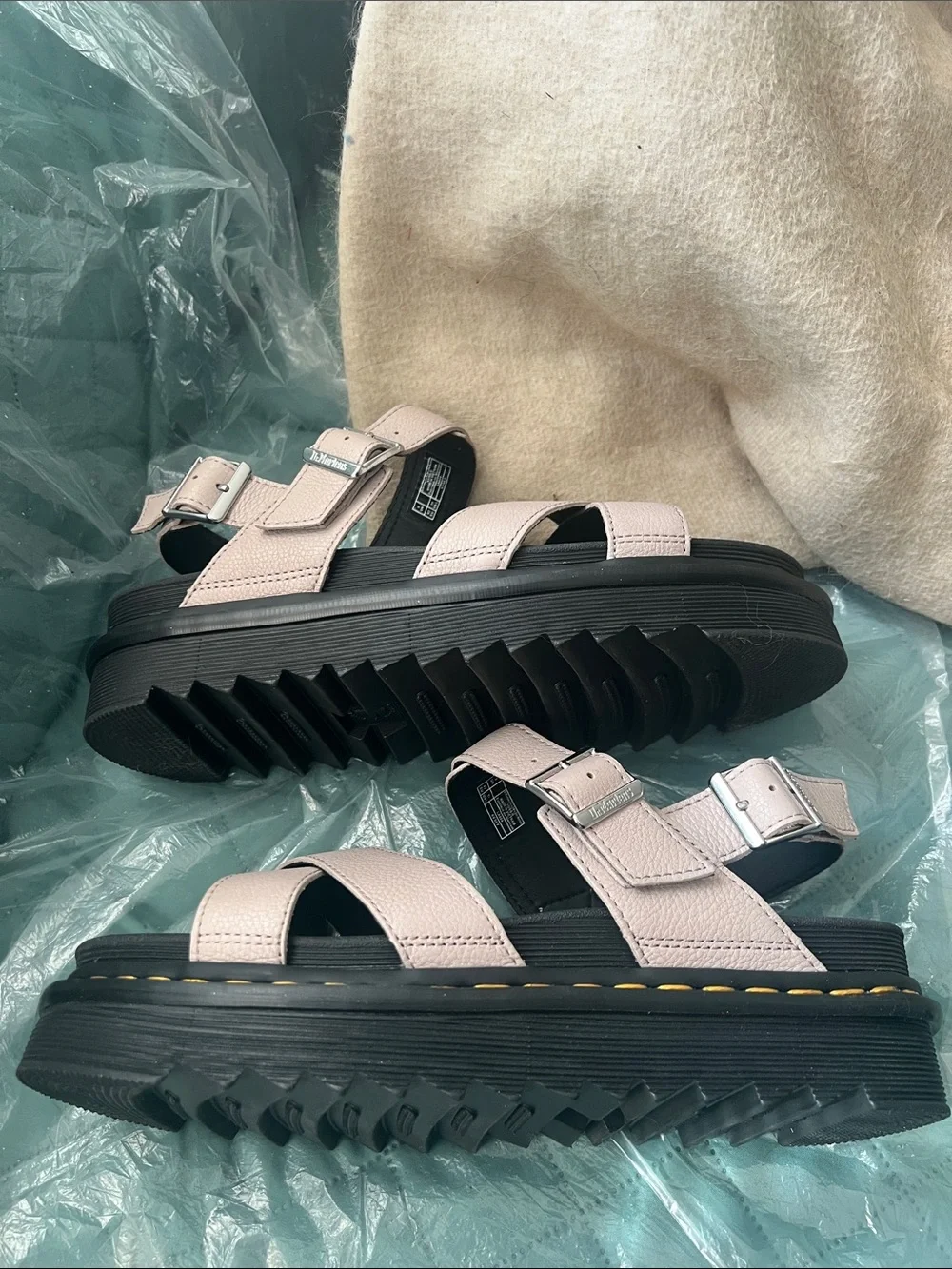 NWOT Dr. Martens Voss 11 Platform Beige Strap Sandals Women’s Size 11